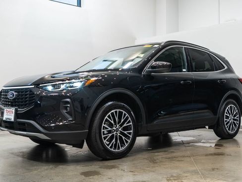 Used 2024 Ford Escape SE w/ PHEV Premium Package FWD image 3