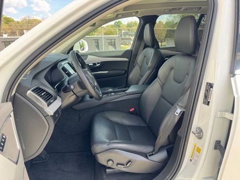 Certified 2025 Volvo XC90 B5 Core AWD/4WD image 30