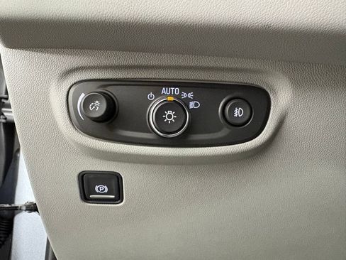 Used 2023 GMC Terrain SLT w/ Infotainment Package II FWD image 18