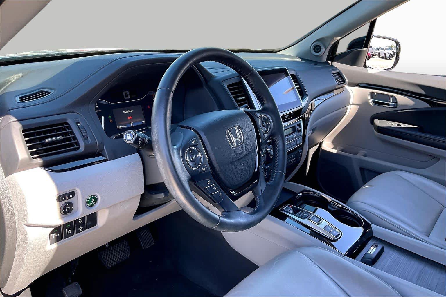 Used 2016 Honda Pilot Touring image 16