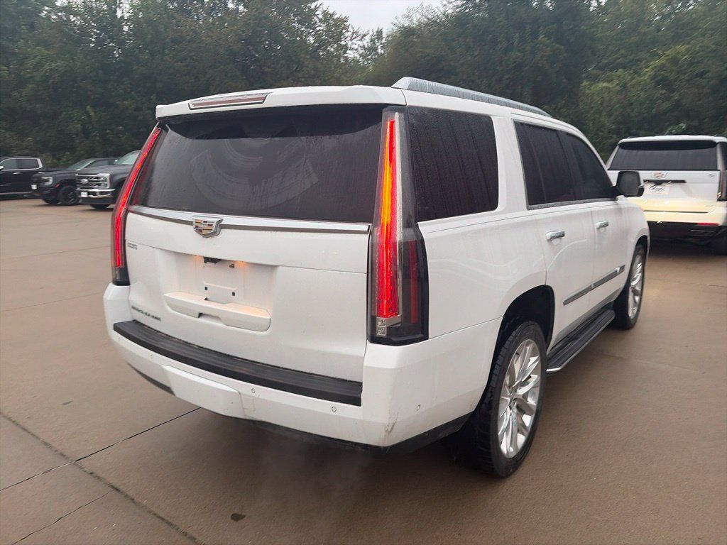 Used 2019 Cadillac Escalade Luxury AWD/4WD image 7