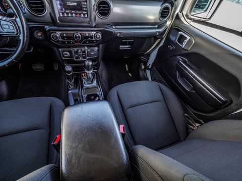 Used 2021 Jeep Gladiator Willys image 36