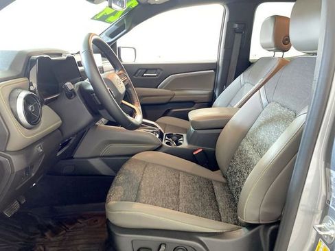 Used 2024 Chevrolet Colorado ZR2 w/ Safety Package image 18