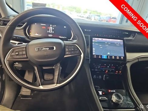 Used 2023 Jeep Grand Cherokee Limited w/ Luxury Tech Group II AWD/4WD image 5