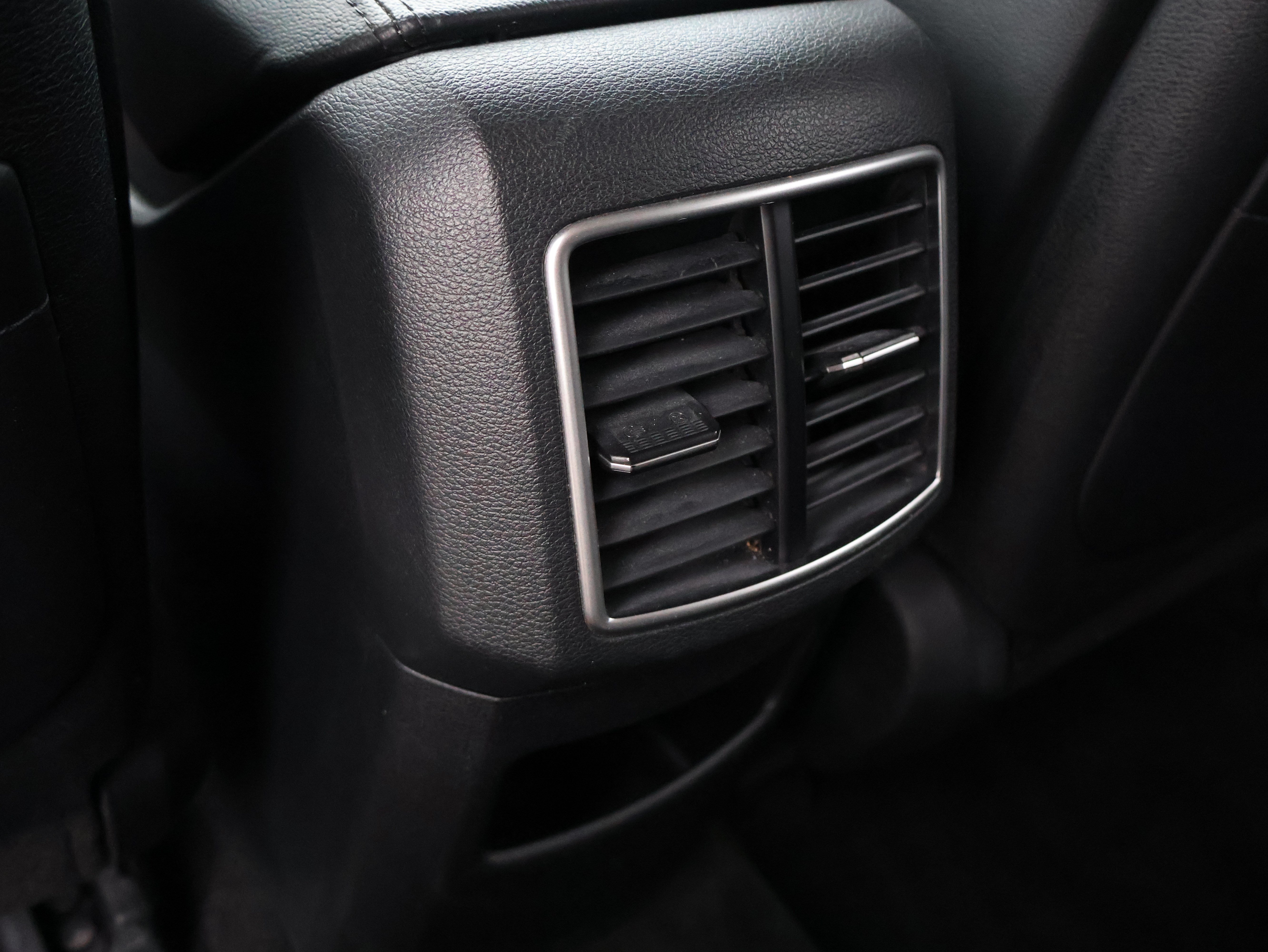 Used 2024 Kia Sportage EX FWD image 11