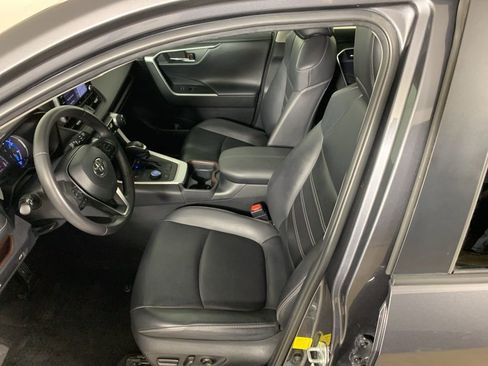 Used 2020 Toyota RAV4 Limited image 29