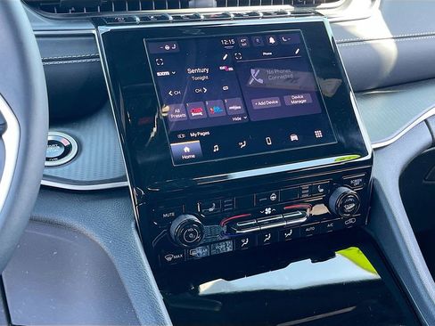 Certified 2025 Jeep Grand Cherokee Altitude image 14