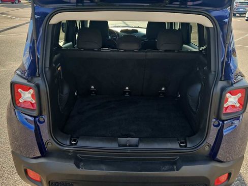 Used 2018 Jeep Renegade Latitude w/ Cold Weather Group image 20