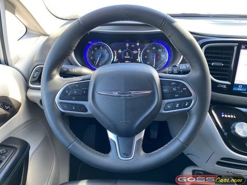 Certified 2024 Chrysler Pacifica Touring-L image 14