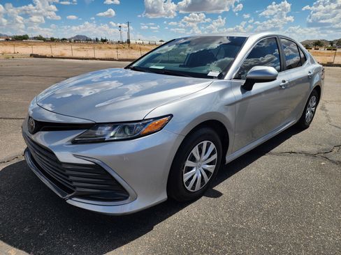 Used 2023 Toyota Camry LE image 3