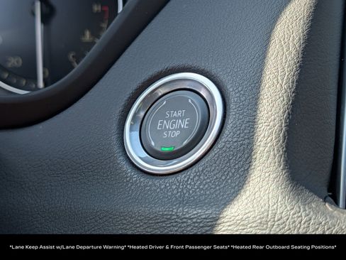 Used 2023 Cadillac XT4 Luxury w/ Cold Weather Package AWD/4WD image 10