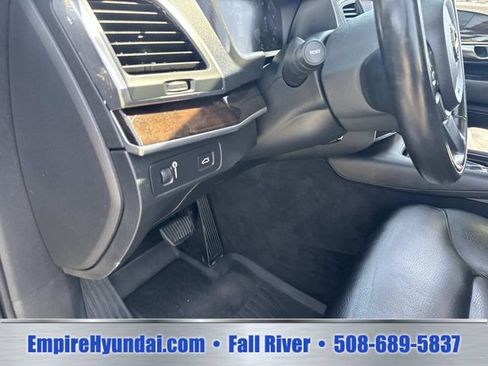 Used 2019 Volvo XC90 T5 Momentum w/ Multimedia Package AWD/4WD image 22