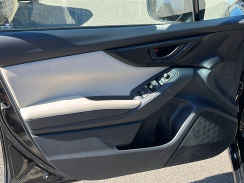 Used 2017 Subaru Impreza 2.0i Premium image 11