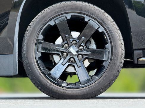 Used 2019 Cadillac Escalade 2WD image 18