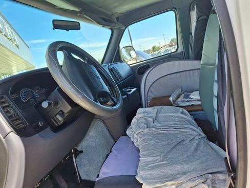 Used 1999 Dodge B2500 RWD image 4
