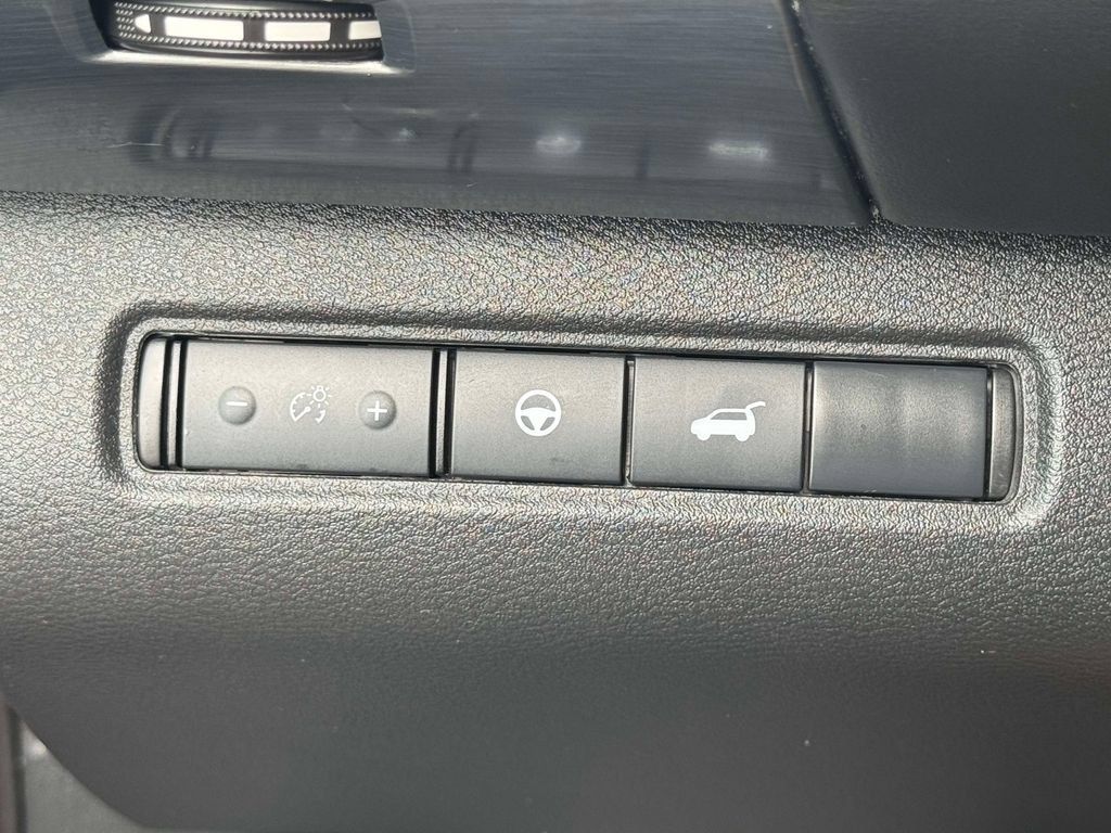 Used 2024 Nissan Pathfinder SL AWD/4WD image 17