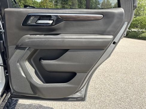 Used 2025 Chevrolet Tahoe Z71 AWD/4WD image 34