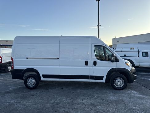 Used 2024 RAM ProMaster 2500 image 2
