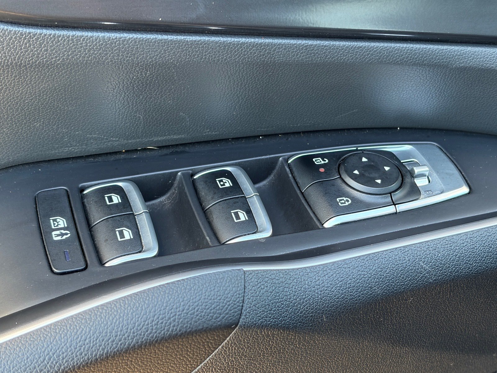 Certified 2025 Kia Sorento LX FWD image 18