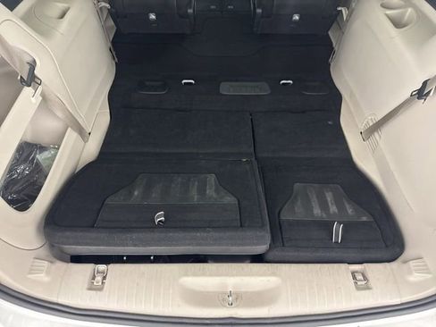 Used 2024 Chrysler Pacifica Touring-L image 32