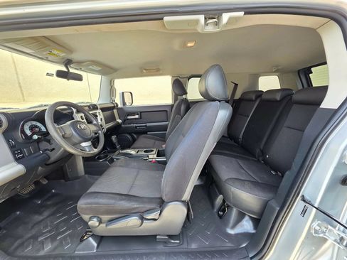 Used 2007 Toyota FJ Cruiser 2WD image 11