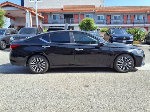 Used 2023 Nissan Altima 2.5 SV w/ SV Premium Package FWD image 24