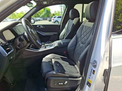 Used 2023 BMW X5 xDrive40i w/ Parking Assistance Package AWD/4WD image 10
