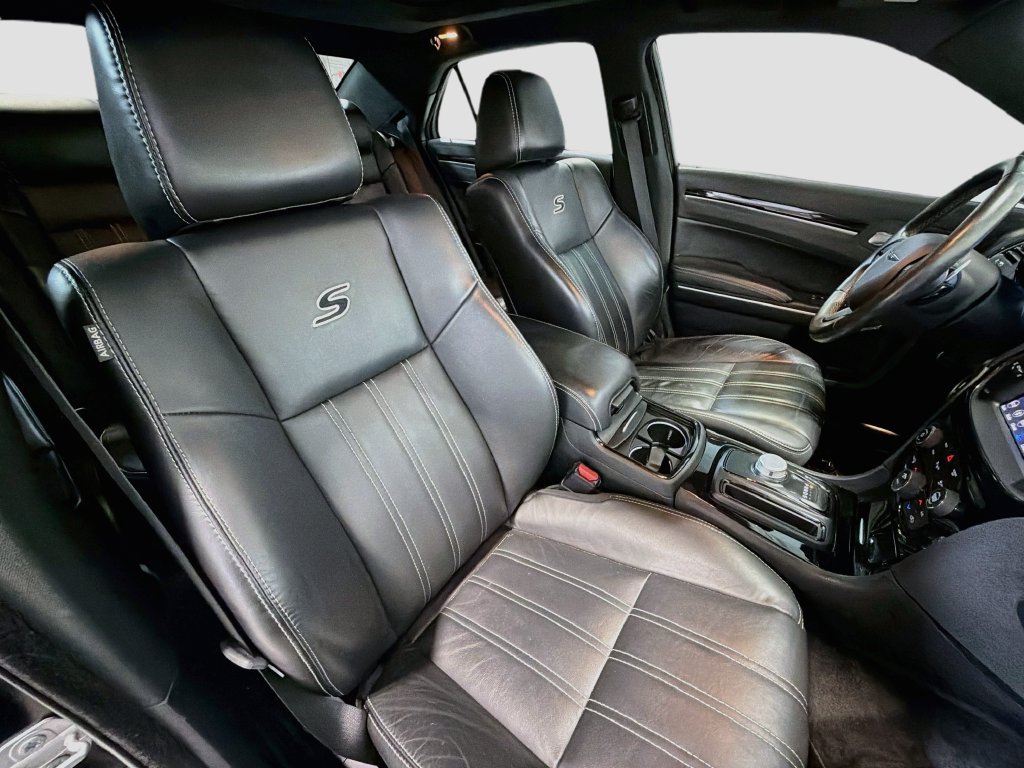 Used 2018 Chrysler 300 S w/ 300S Premium Group AWD/4WD image 27