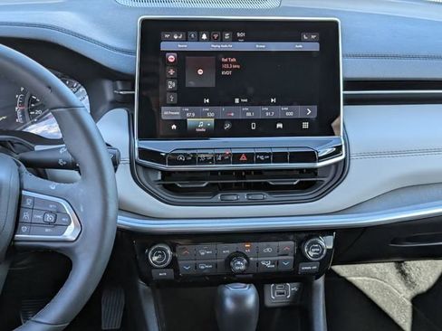 Used 2025 Jeep Compass Limited image 12