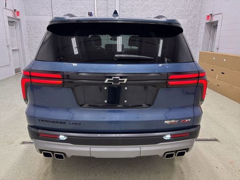Used 2024 Chevrolet Traverse Z71 image 5