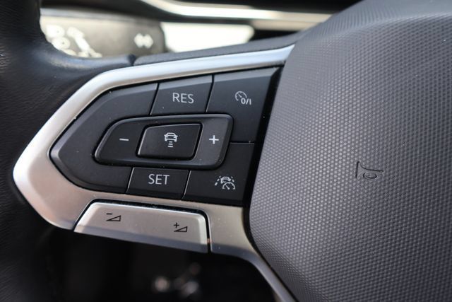 Certified 2025 Volkswagen Jetta SE FWD image 21