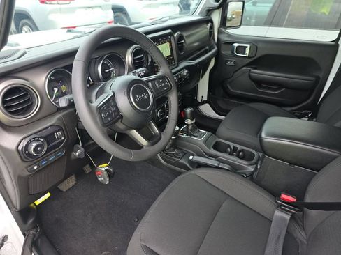 Used 2023 Jeep Wrangler Unlimited w/ Cold Weather Group AWD/4WD image 7