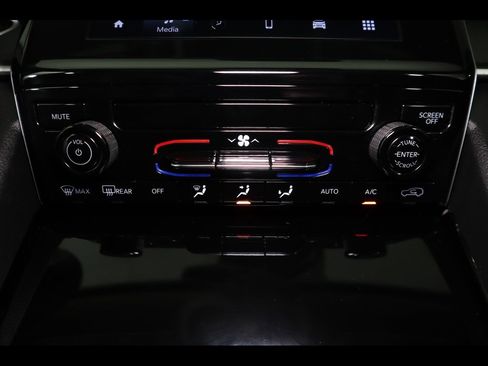 Used 2023 Jeep Grand Cherokee Laredo X image 23