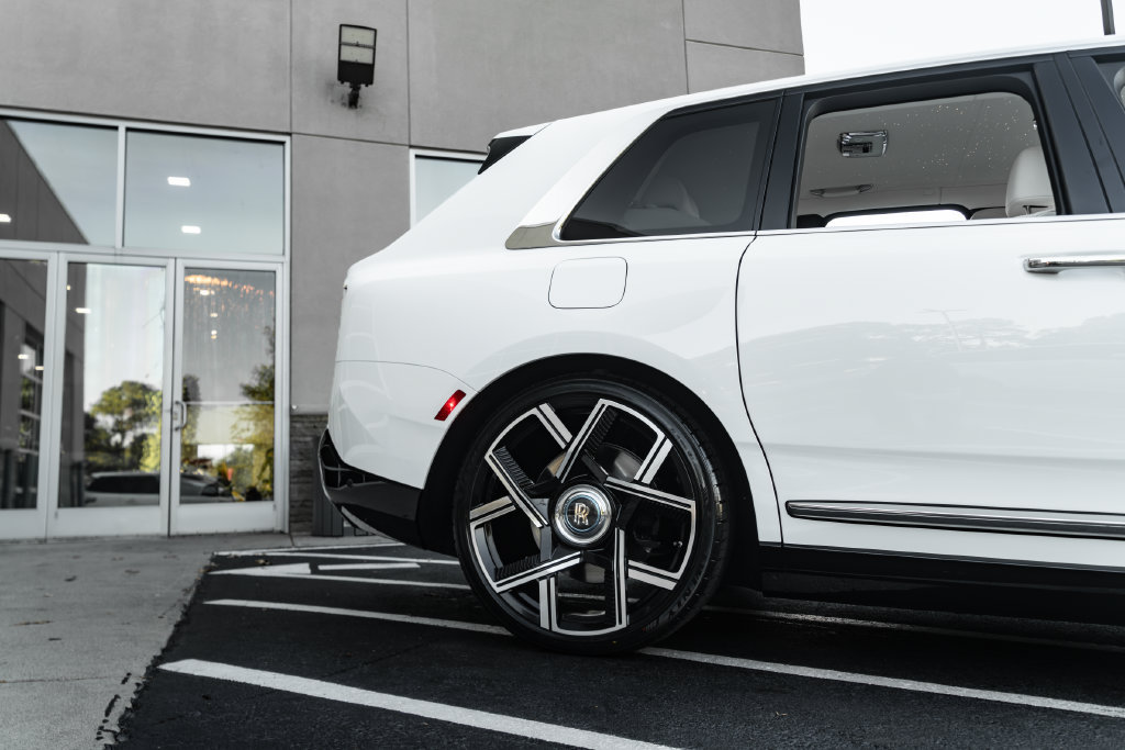 Used 2026 Rolls-Royce Cullinan AWD/4WD image 13