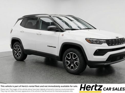 Used 2025 Jeep Compass Trailhawk AWD/4WD image 1