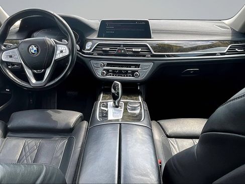 Used 2022 BMW 740i RWD image 6