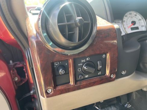 Used 2004 HUMMER H2 w/ Preferred Equipment Group image 21