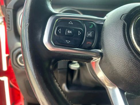 Used 2018 Jeep Wrangler Unlimited Sahara image 14