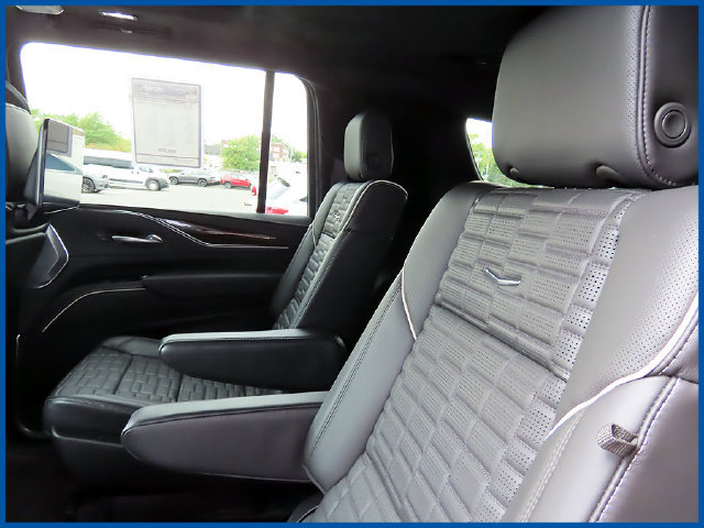 Used 2024 Cadillac Escalade ESV Sport Platinum w/ LPO, ONYX Package AWD/4WD image 11