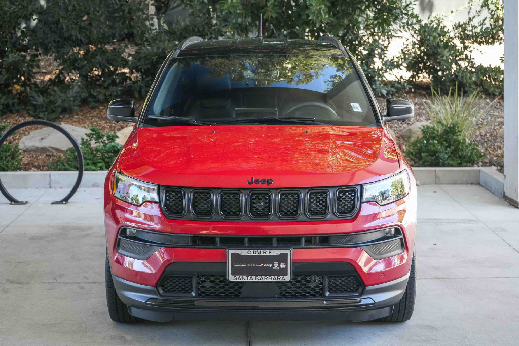 Used 2023 Jeep Compass Latitude w/ Convenience Group AWD/4WD image 2