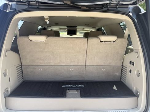 Used 2016 Cadillac Escalade Luxury AWD/4WD image 25