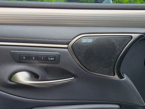 Used 2019 Lexus ES 350 F Sport w/ Accessory Package 2 FWD image 11