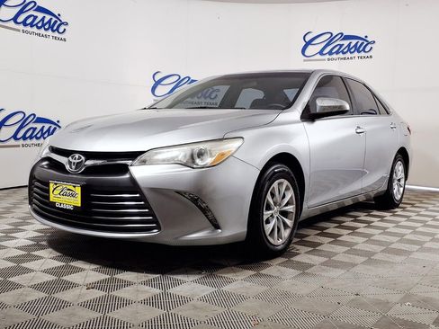 Used 2017 Toyota Camry LE image 5
