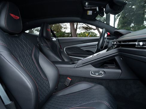 Used 2024 Aston Martin DB12 Coupe image 21