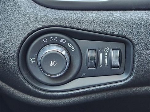 Used 2018 Jeep Renegade Limited w/ Advanced Technology Group image 17