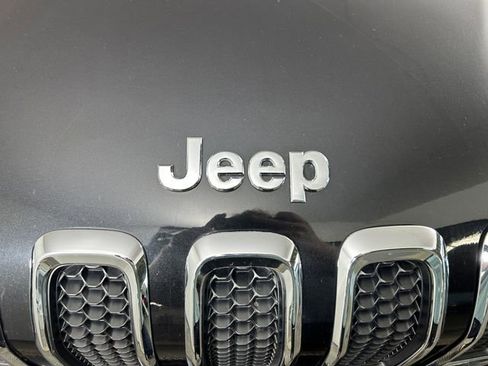 Used 2016 Jeep Cherokee Limited image 10