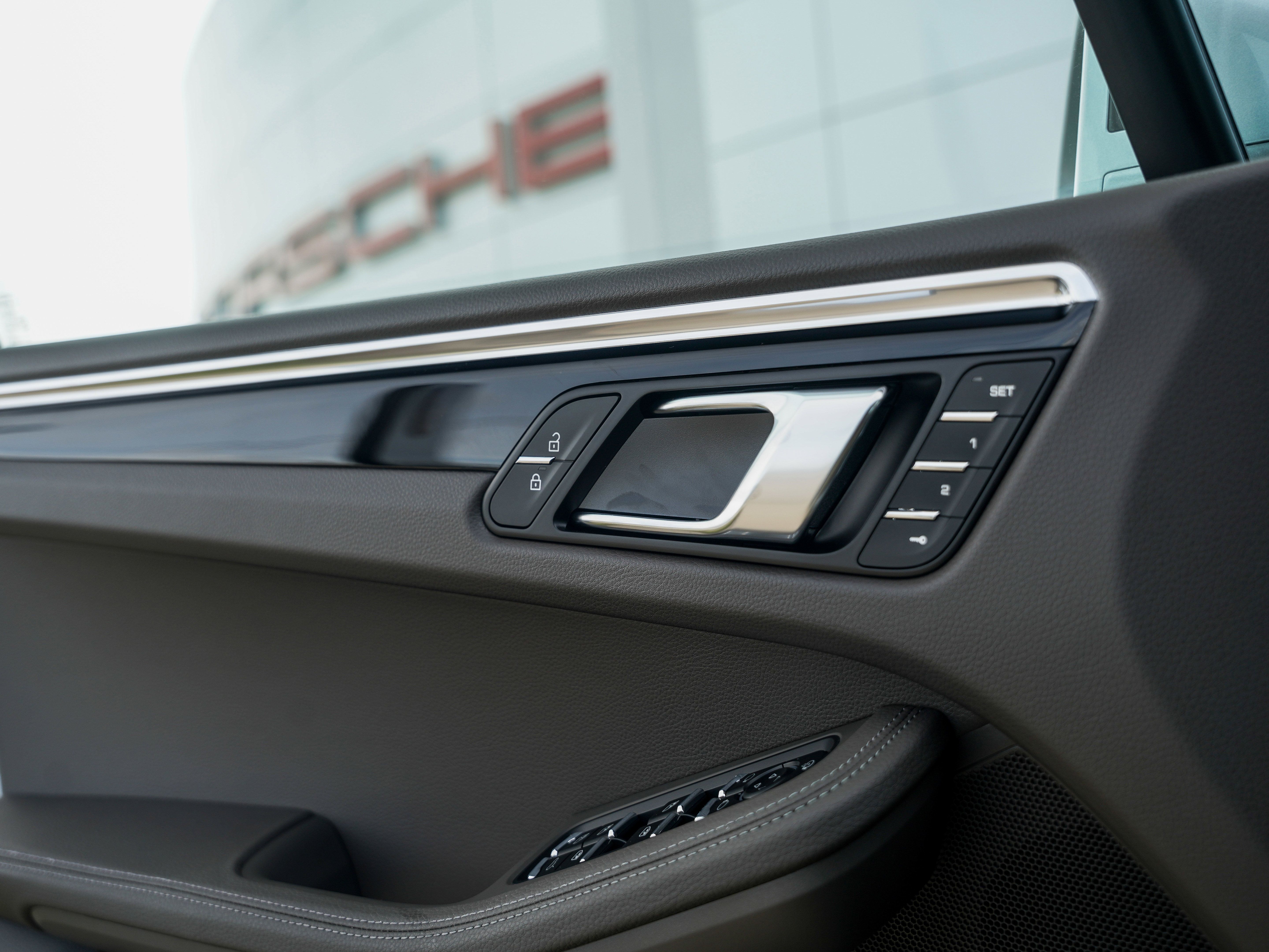 Certified 2026 Porsche Macan AWD/4WD image 19