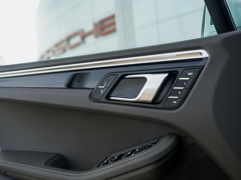 New 2026 Porsche Macan image 19