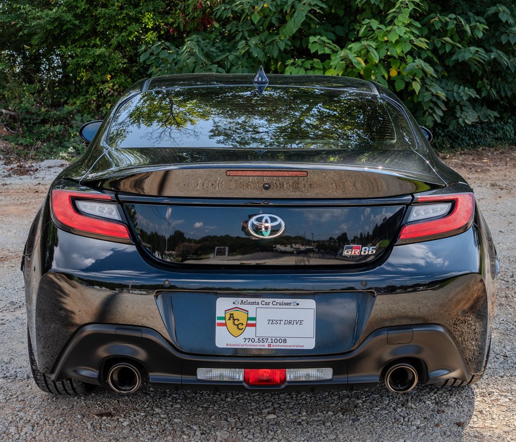 Used 2024 Toyota GR86 RWD image 4