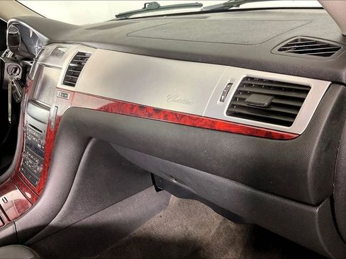 Used 2013 Cadillac Escalade Luxury image 22